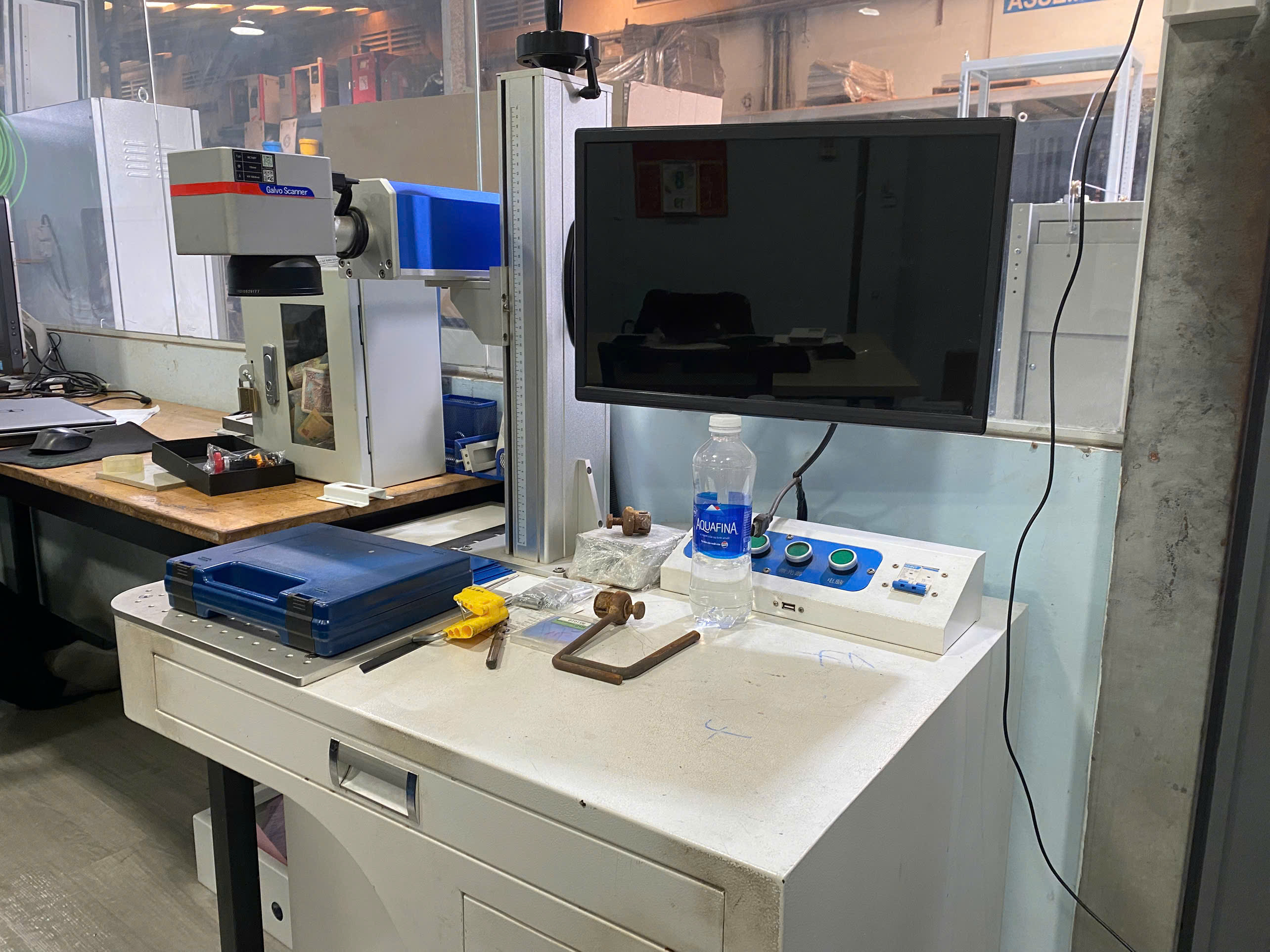 Fiber laser marking machine